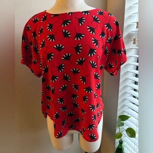 Anne Klein shortsleeved red all over print blouse size S